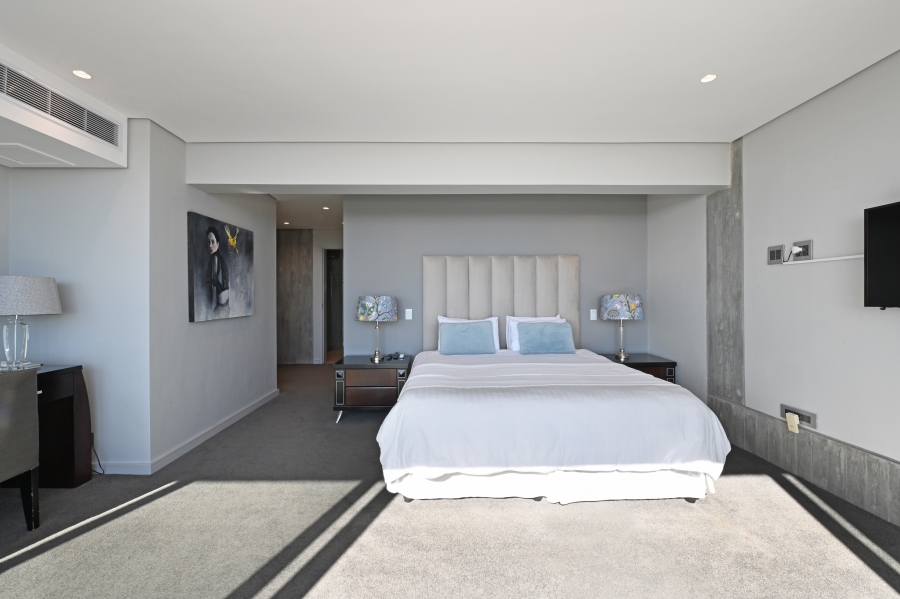 To Let 4 Bedroom Property for Rent in Green Point Western Cape